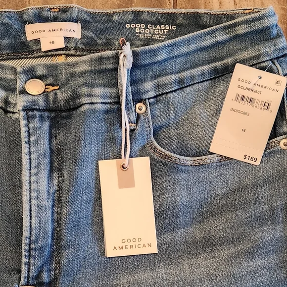 Good American Good Classic Slim Bootcut Jeans - Picture 7 of 9